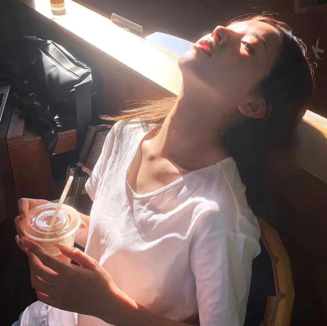 龙纹身的女孩